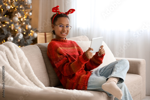 Cute African-American girl ...