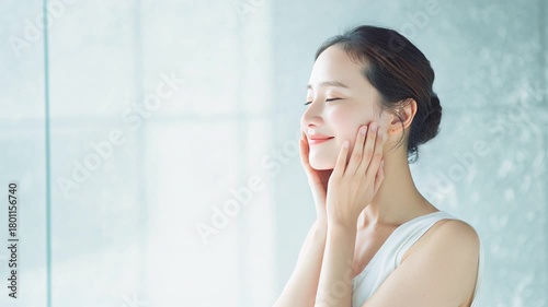 A Japanese woman. A beauty image of moisturized skin. Morning face washing scene.（LP_001）