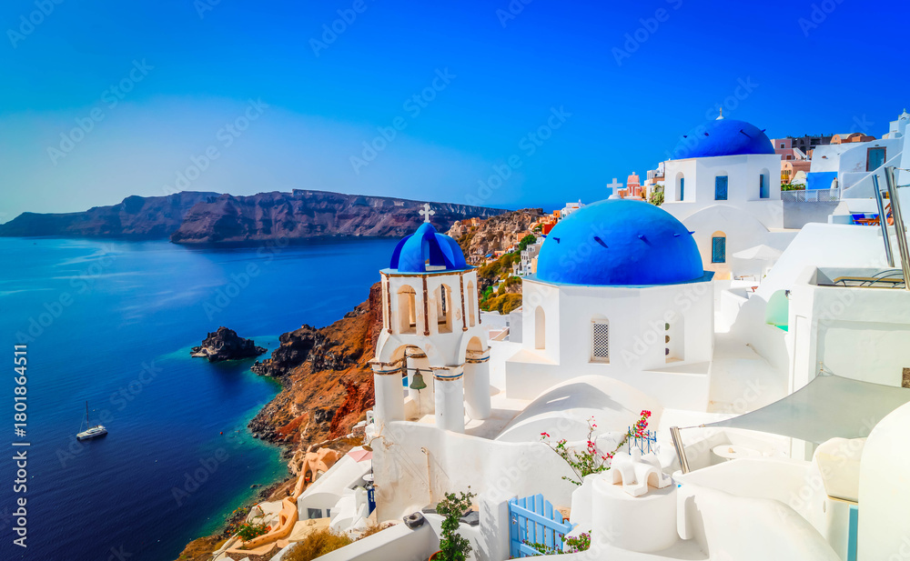 Obraz premium traditional greek village Oia of Santorini, with blue domes against sea and caldera, Greece