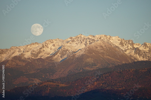 Pleine Lune dans les Alpes