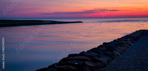 Tableau sur toile Pre-dawn glow over the water inlet of Martha's Vineyard