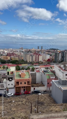 Vista de barrios y ciudad de Santa Cruz de Tenerife, islas Canarias