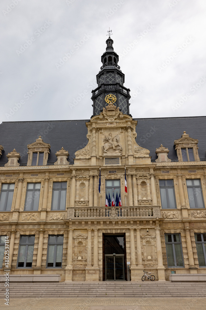 Fototapeta premium Reims, Marne, Grand-Est, France, August, 28th, 2025, Champagne Area, Decorative historical monument, Intricately designed civic building, Majestic town hall with elaborate architectural