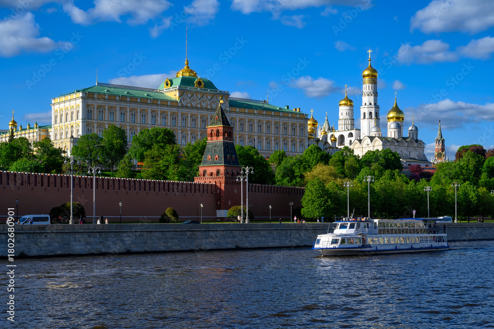 Obraz premium View of Moscow Kremlin, Kremlin Embankment and Moscow River in Moscow, Russia. Architecture and landmark of Moscow