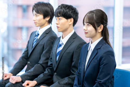 就職活動する学生