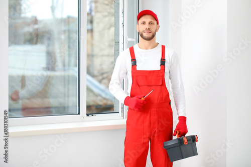 Male worker with screwdrive...