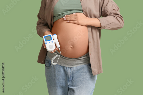 Young pregnant woman with f...