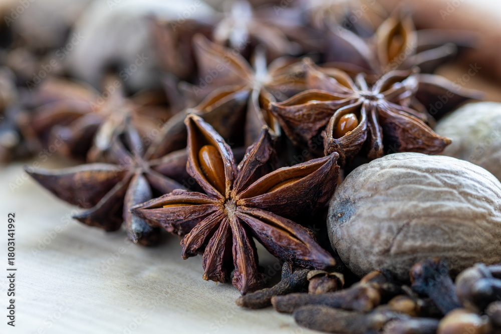 Obraz premium Flavorful Spices: Star Anise, Nutmeg, Clove, and Cinnamon Sticks