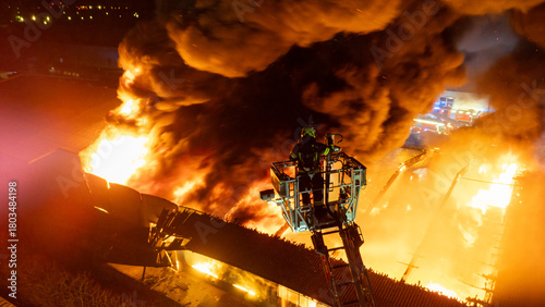 Drohnenaufnahme – Großbrand in Linzer Recyclingbetrieb