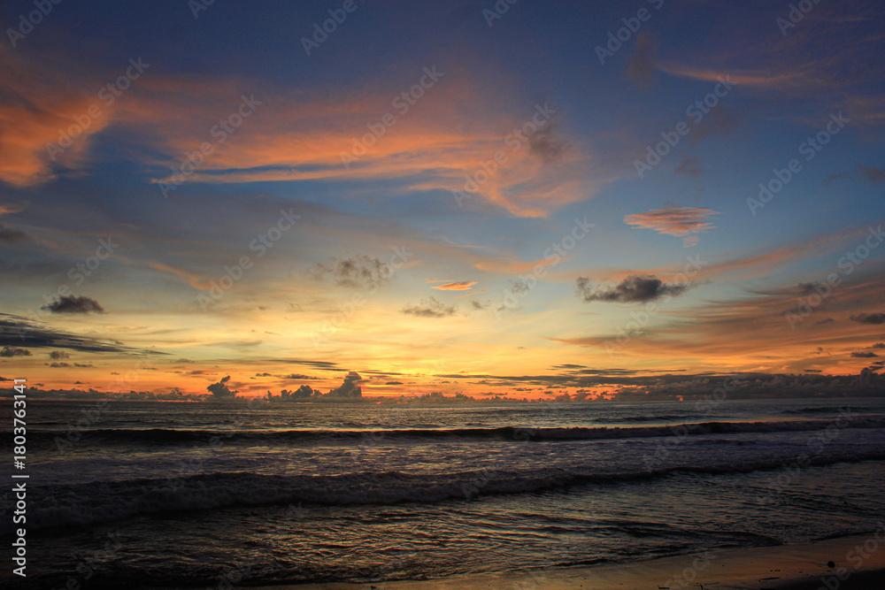 Fototapeta premium Colorful Sunset Sky over Ocean Waves