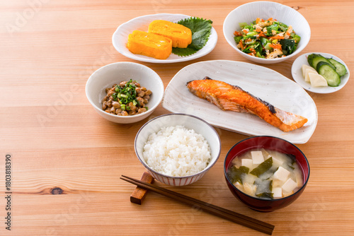 日本の朝食のイメージ