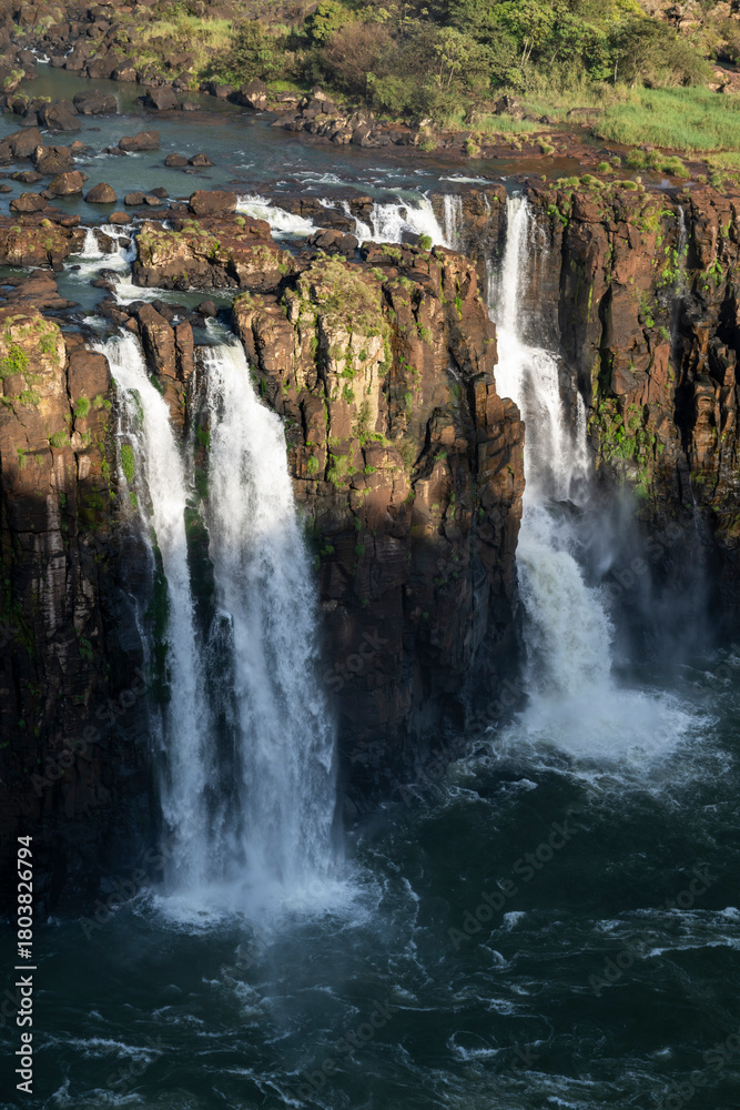 Obraz premium Beautiful view to rainforest waterfalls in Iguaçu Falls