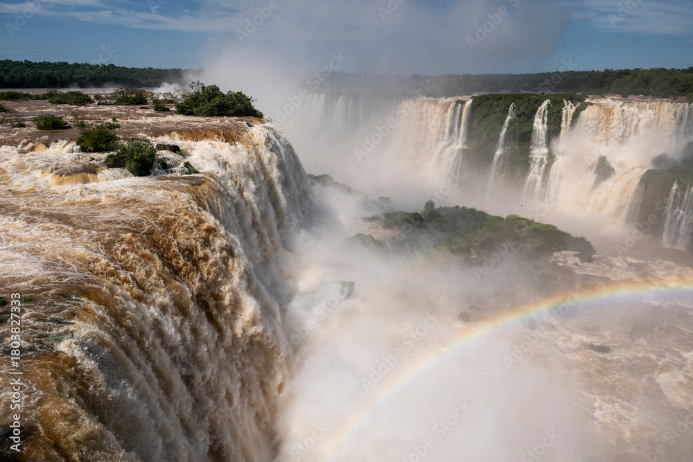 Fototapeta premium Beautiful view to Iguaçu Falls waterfalls and green rainforest