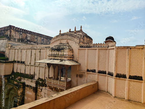 Bundi Fort (Taragarh Fort) in Rajasthan, India is a 14th-century hilltop fortress with palaces, frescoes, and sweeping views, reflecting Rajput architecture and heritage.