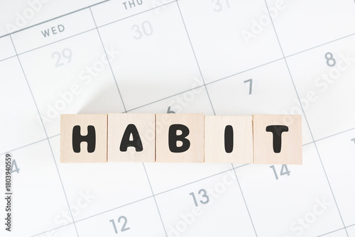 習慣化を示すカレンダーとHABITブロックのシンプル構図。