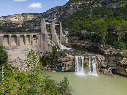 Terradets reservoir dam, path to Roca Regina and the Bosc ravine, Montsec, Pallars Jussà, Lleida, Catalonia, Spain