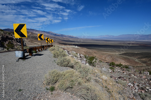 Slika na platnu Trona Wild Rose Road, a mountainous road.