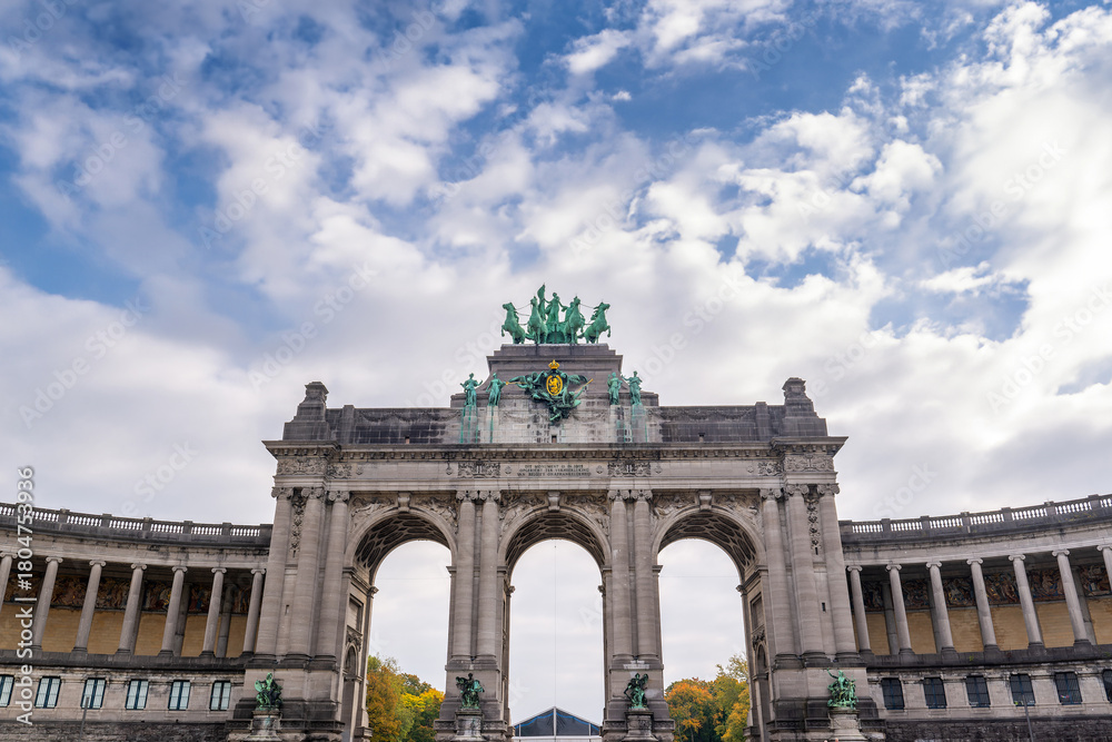 Obraz premium Cinquantenaire Arch in the Cinquantenaire park in Brussels, Brussels, Belgium