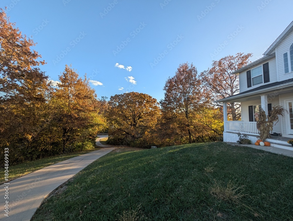 Naklejka premium white home house in autumn