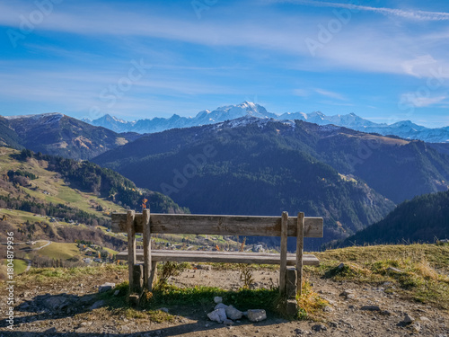 Mont Blanc vu depuis la Croix des Frêtes dans les Aravis en Haute-Savoie