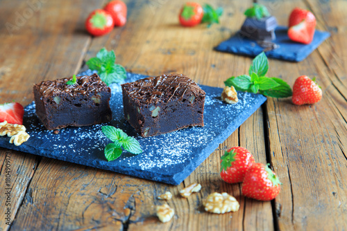 Schoko-Brownies mit Nüssen