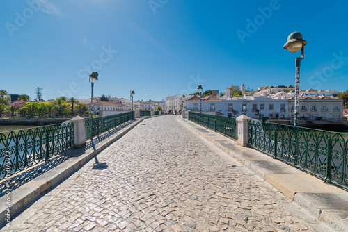 Pont de la ville de Tavira en Algarve dans le sud du Portugal.
