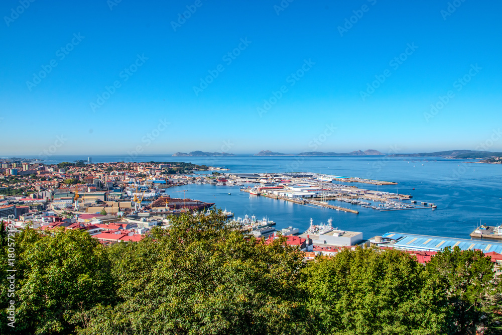 Fototapeta premium Panoramic View of Coastal City and Harbor under Clear Sky