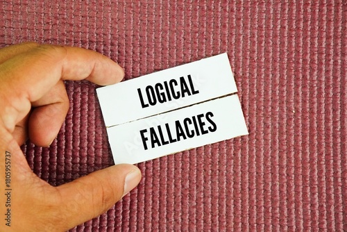 Photos Paper with the word logical fallacies