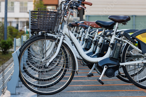 駐輪場に駐輪する自転車