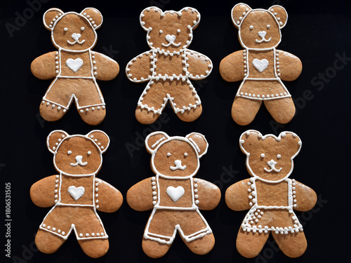 Gingerbread bears decorated with white icing
