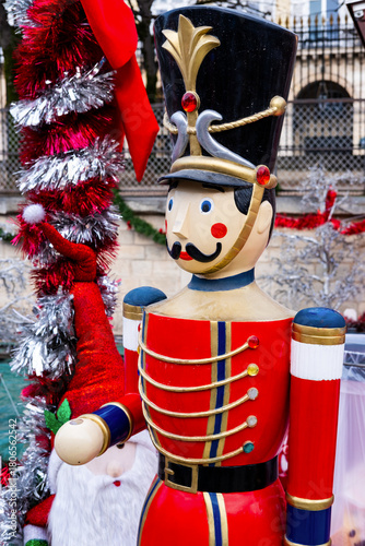 personnage de Noël au marché de Noël dans le jardin des Tuileries à Paris