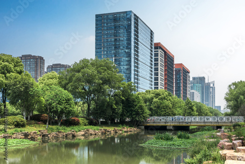 Harmonious Blend of Modern Architecture and Natural Beauty by the Water