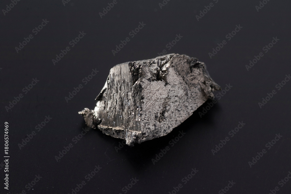 Naklejka premium Ytterbium Metal chunk