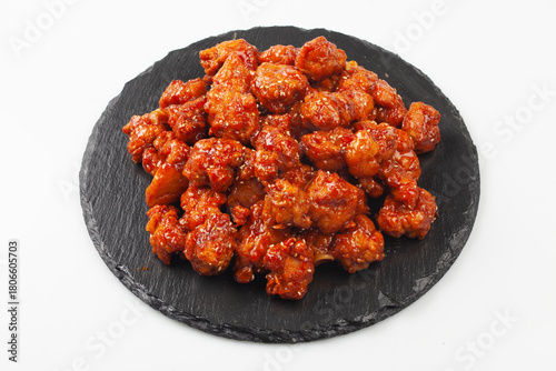  닭튀김은닭고기에 밀가루, 겨잣가루, 소금, 후추 따위를 묻혀 기름에 튀긴 요리.
Fried chicken is a dish made by coating chicken in flour, mustard powder, salt, pepper, etc. and frying it in oil.
