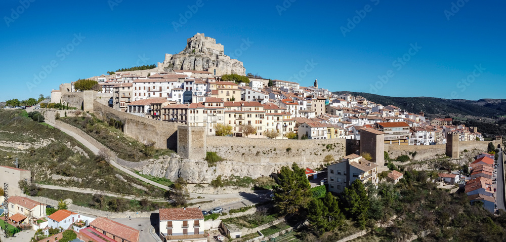 Obraz premium Morella Castle, perched atop the town, 13th century, Morella, province of Castellón, Valencian Community, Spain