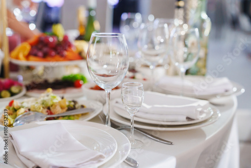 Elegant table setting for a festive dinner party