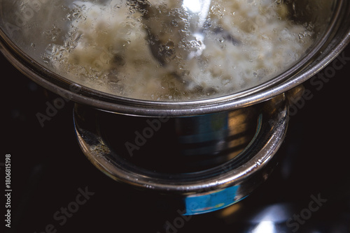 Metal pan with a transparent lid