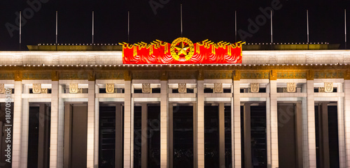 Tableau sur toile Panorama of the illuminated Great Hall of the People on Tiananmen square in Beij