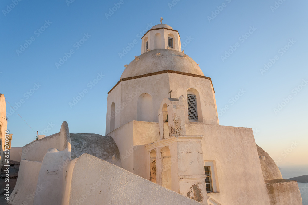 Obraz premium Golden Hour on the Dome of the Fira Cathedral, Santorini, Greece