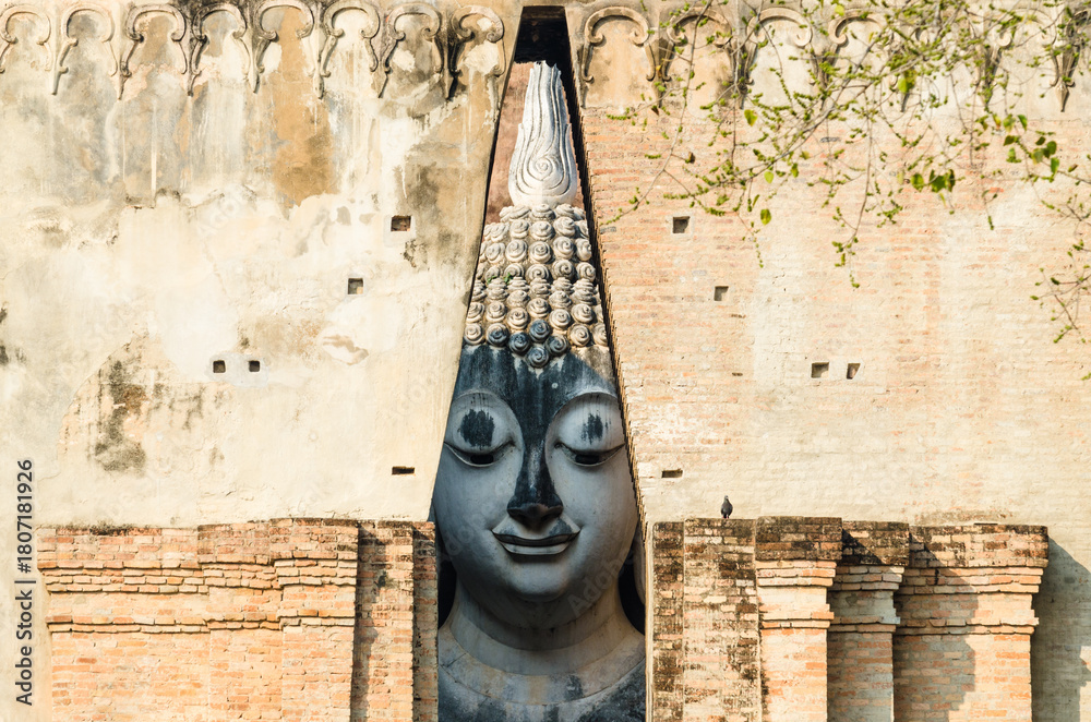 Samolepka Buddha statue at Wat Si Chum in Sukhothai Historical Park, Thailand