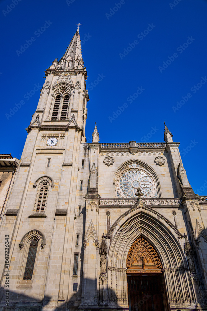 Fototapeta premium La Cathédrale de Bilbao dans la vieille ville en Espagne