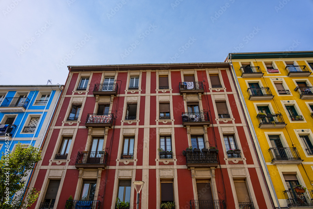 Fototapeta premium Dans les rues de la vieille ville de Bilbao en Espagne