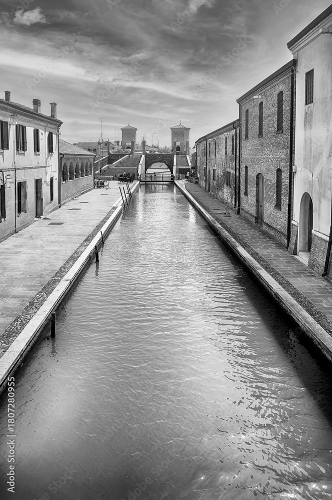 Obraz premium View over the Trepponti Bridge, iconic landmark in Comacchio, Italy