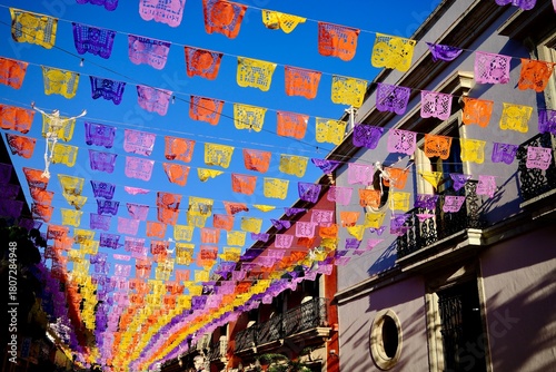 Obraz na plátně Celebratory Papel Picado Across Colorful Street (Oaxaca de Juarez, Mexico)