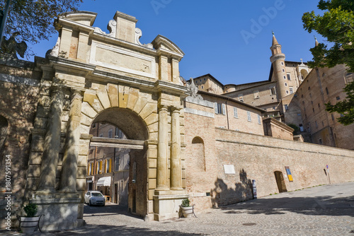 Obraz na plátně Porta Valbona, the monumental stone archway entrance to the historic hill town of Urbino, Italy