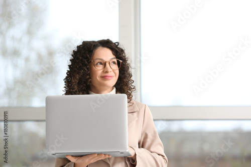 Young businesswoman with la...
