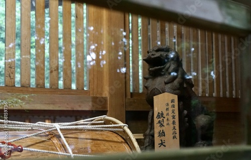 高千穂神社、鉄製狛犬（右）
