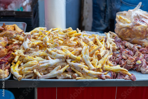 Konstfotografi Close Up Pile of Raw Chicken Feet and Giblets for Sale