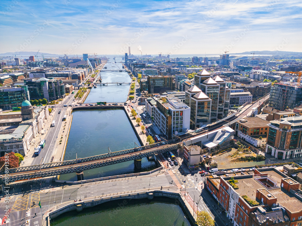 Obraz premium Dublin aerial view with Liffey river and Custom House, Ireland