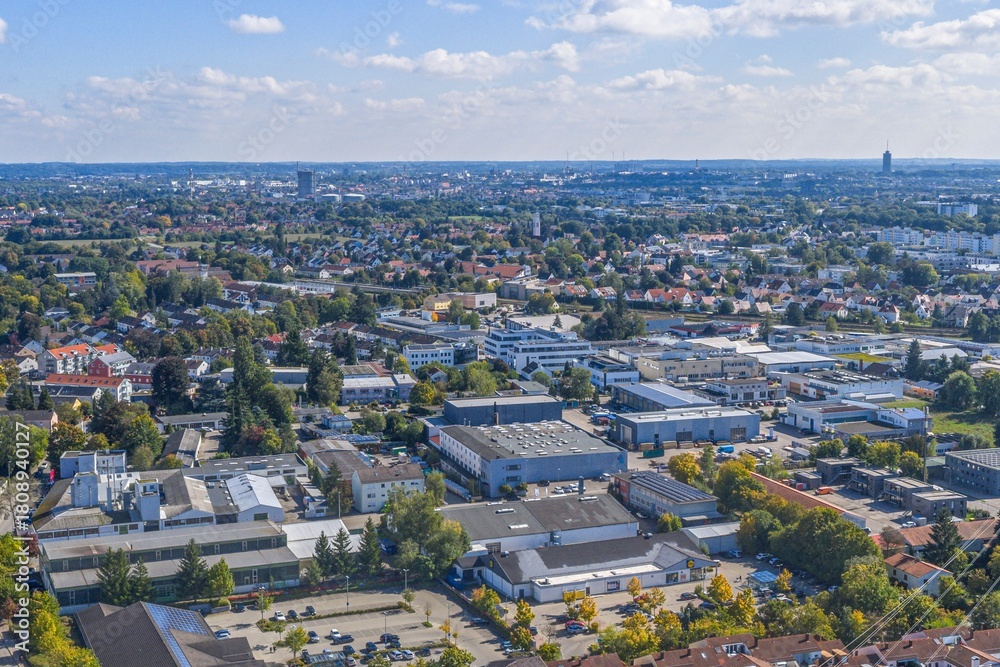 Fototapeta premium Die Stadt Neusäß in der Region Augsburger Land aaus der Vogelperspektive